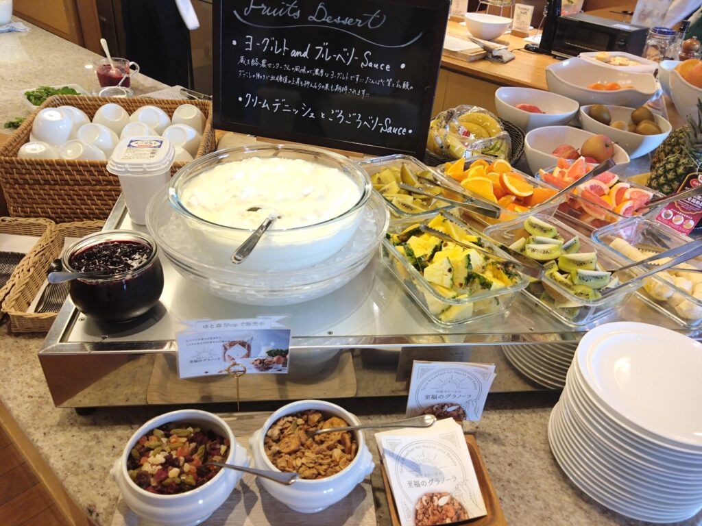 ゆと森倶楽部朝食サラダヨーグルト