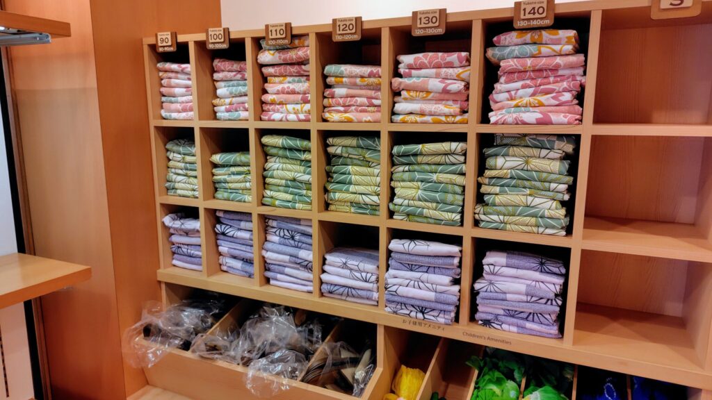 日本の宿古窯、セレクトアメニティルームの子供用の館内着
