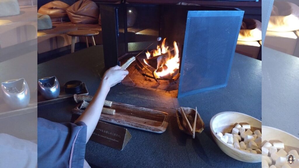 ニセコ昆布温泉、鶴雅別荘杢の抄の暖炉にてマシュマロを焼く