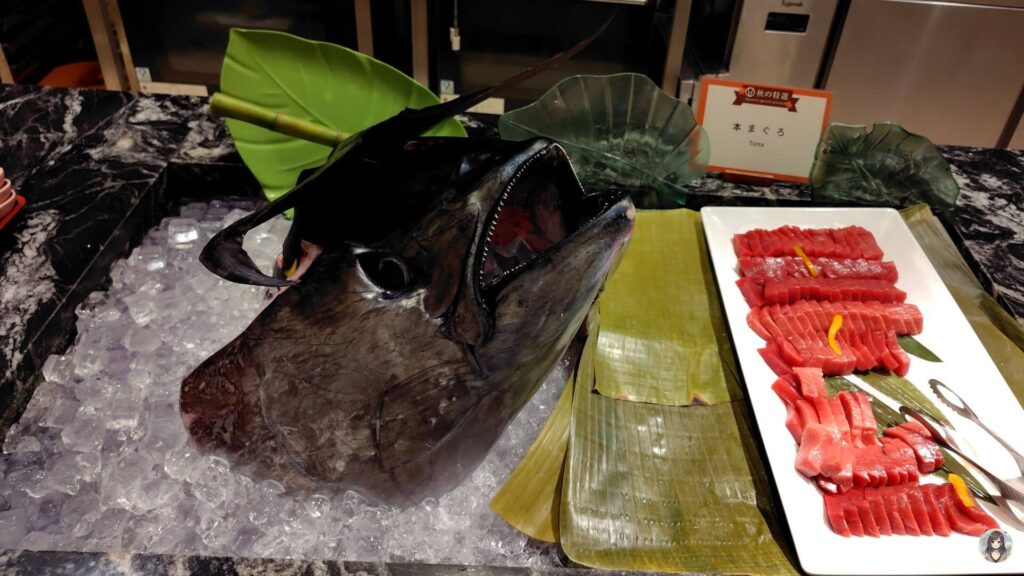 第一滝本館の夕食メニュー、本まぐろと頭！