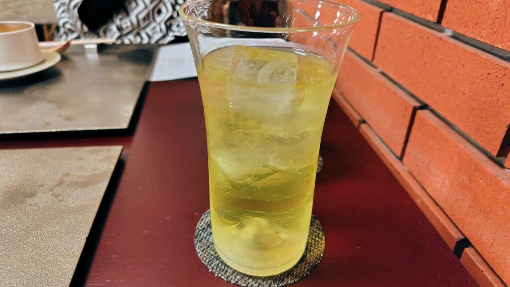 三余庵の夕食、ドリンクインクルーシブの梅酒