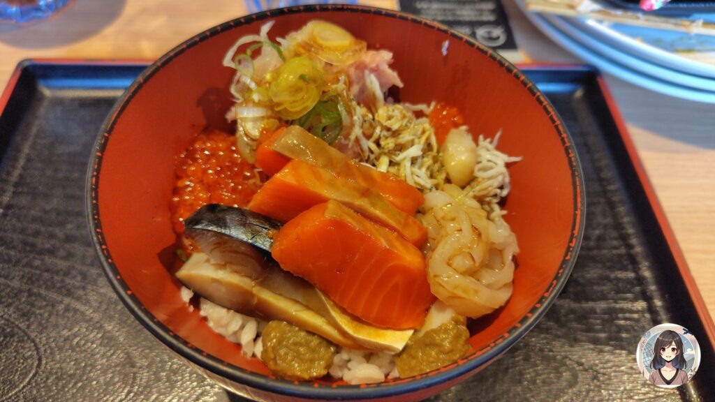 函館 海と灯の朝食ビュッフェ 手作り海鮮丼。酢飯にサーモン・しめ鯖・いくら・甘えび・カニ味噌をのせた一杯