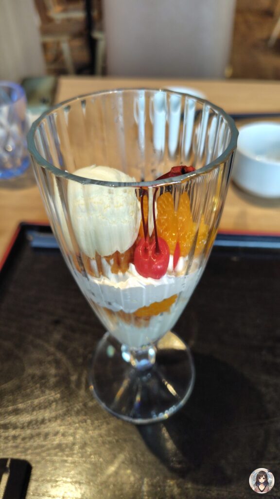 函館 海と灯の朝食ビュッフェ シェフ手作りの季節のパフェ。1月はみかんとさくらんぼをのせたパフェ