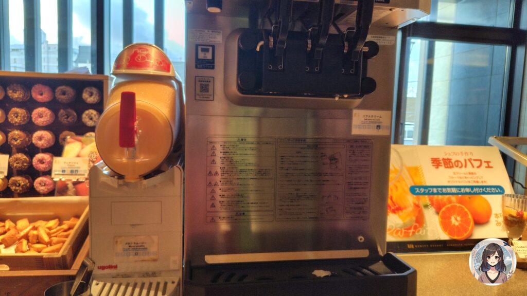 函館 海と灯の朝食ビュッフェ パフェコーナー。シェフの手作り季節のパフェとソフトクリームサーバー、メロンスムージー
