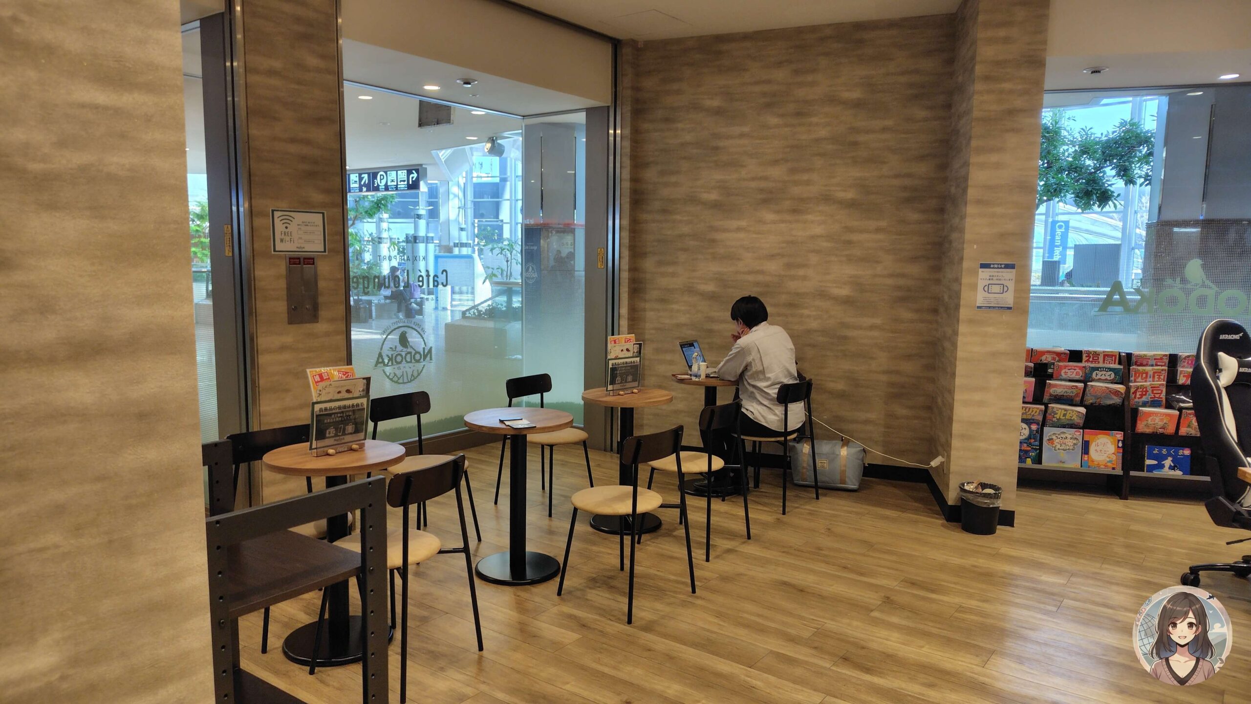 NODOKAカフェエリア（夫がPC作業中）