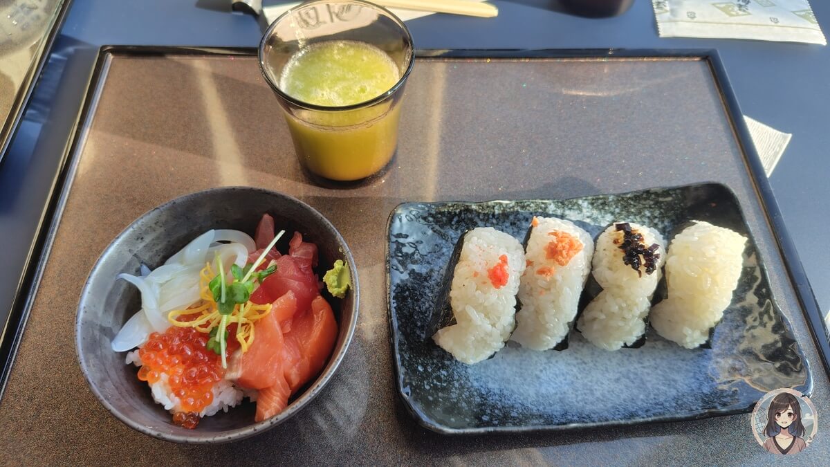 ホテル川久 朝食 海鮮丼とおにぎり